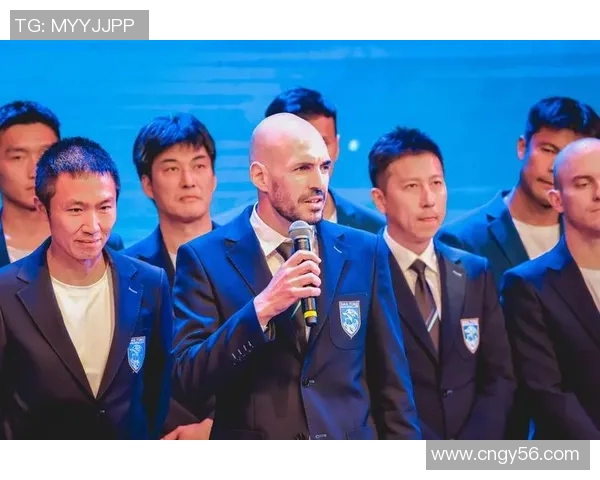 韩国足球明星西服时尚解析展现运动与优雅的完美结合